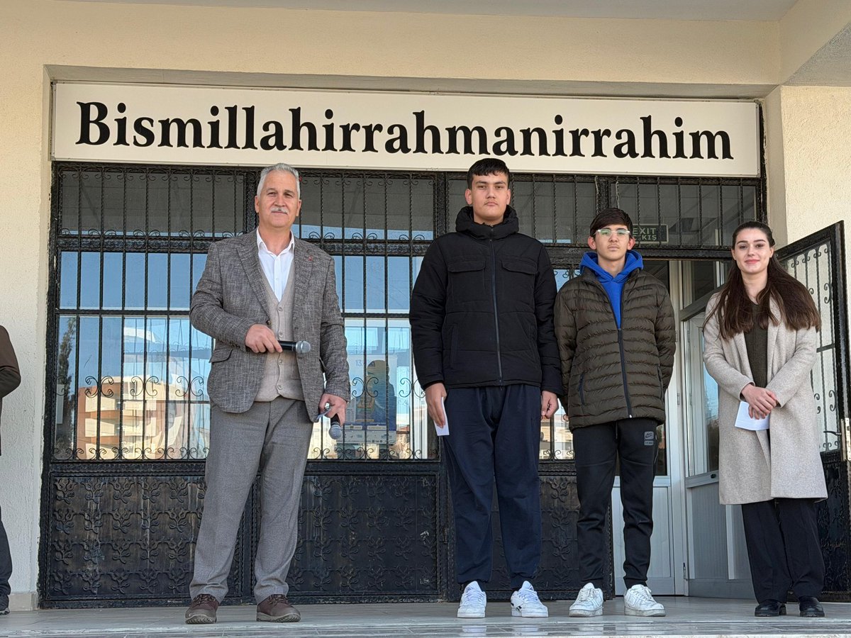 Okulumuzda yapılan Ünite Değerlendirme sınavında başarılı olan öğrencilerimize sınıf öğretmenleri tarafından ödül verildi. Öğrencilerimizi başarılarından dolayı tebrik ederiz.