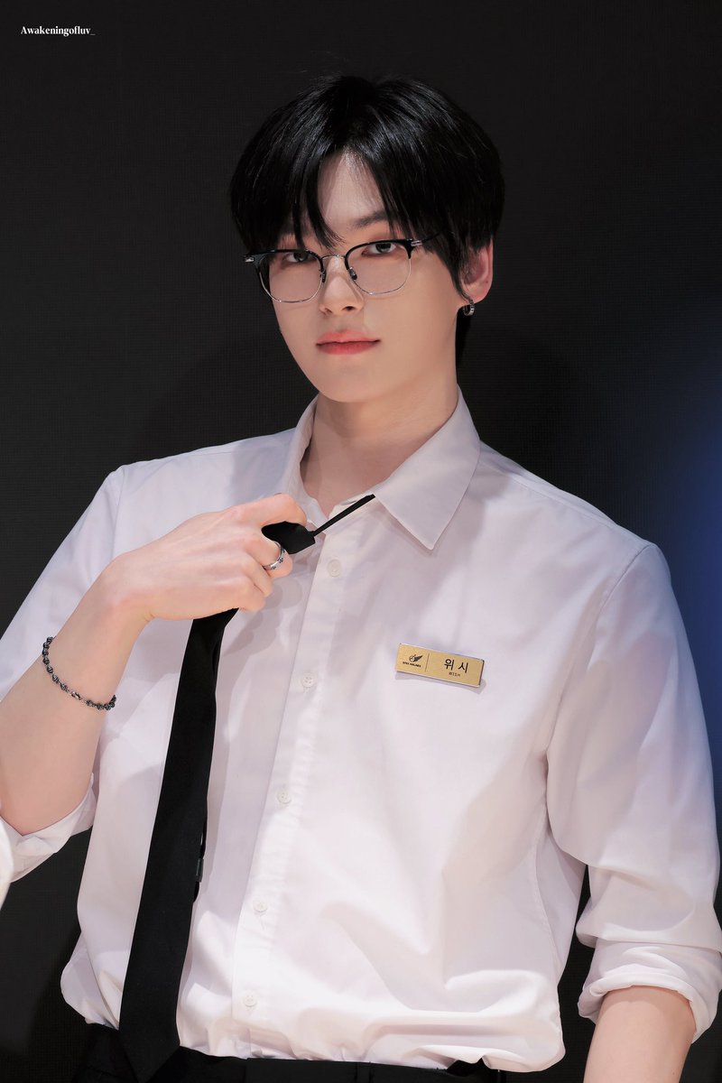 っ⩊＜ tweet media