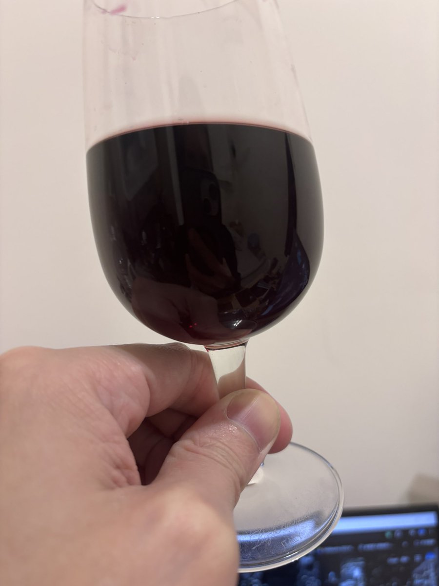 Vince_Ch_'s tweet image. 紅酒 動作系列電影🤣