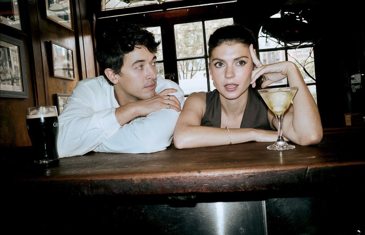 FilmUpdates's tweet image. Tom Blyth and Emily Bader photographed by Matthew Sprout for Netflix