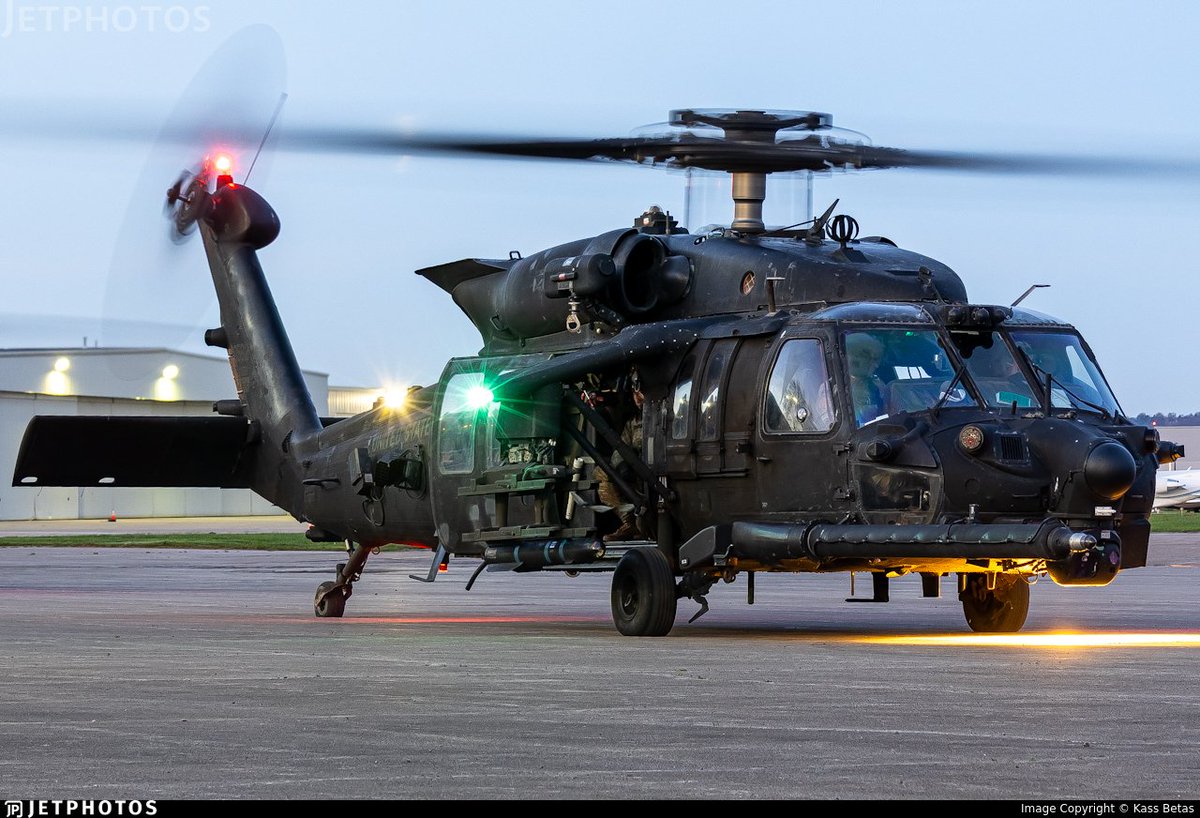 facuc150's tweet image. Me encanta el MH-60M de los Night Stalkers, debe ser por la dosis de Black Hawk Down que tuve en mi vida