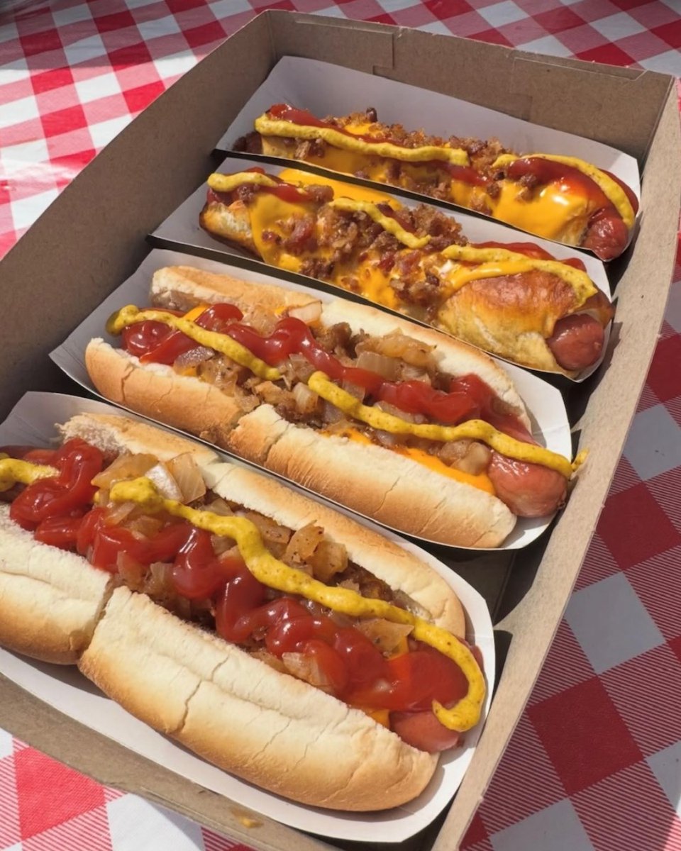 originalnathans's tweet photo. More is more 😋
📸 @alexisjnny
#hotdog #loadeddog #lineup https://t.co/cfaH842gnh