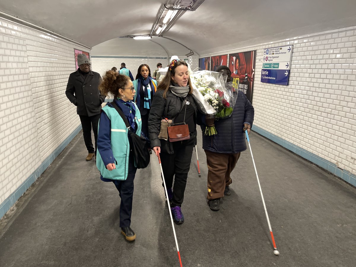 piapiaclemens's tweet photo. Un merci du fond du cœur au @PSG_inside qui a eu la délicatesse de faire livrer une gerbe de fleurs en la mémoire d'André-Germain. Toutes les personnes présentes ont été très touchées par ce geste, y compris son père. https://t.co/LS9FpZtjn0