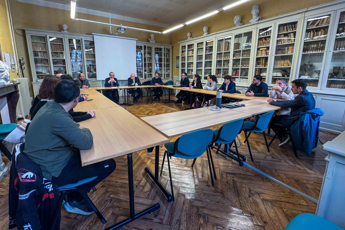 Image de Préfet des Hautes-Pyrénées - #ChoisirLeServicePublic | Le #préfet65 a rencontré les 12 étudiants de la "prépa Talents" des #Haute