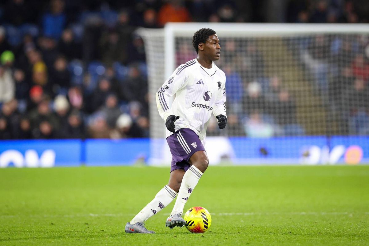 MUnitedFR's tweet image. Fletcher : "Kobbie [Mainoo] ne se confie pas beaucoup. Il est comme ça, c'est sa nature, je le connais bien. Il se sent bien, il s'entraîne bien." #MUFC