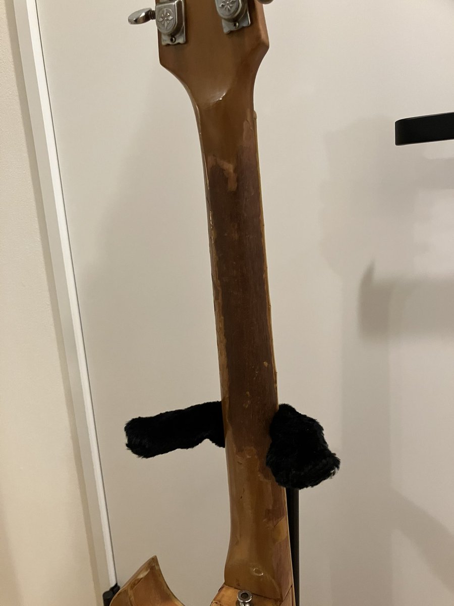 sunold_things's tweet image. NEW‼️
Honey SE-27VD
とてもレアなナチュナルフィニッシュです❗️
モラレスが父親のものになったので自分用に新たなフルアコの修理開始です😅
今回はボディがパカパカしてはいませんが塗装剥がれがひどい状態です…
Honeyのロゴ誰か持ってませんか〜🤣

#honey #ビザールギター #フルアコ #エレキギター