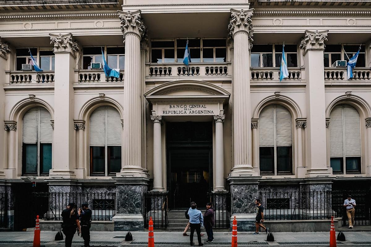 💵 Argentina repaid U.S. dollars used under FX swap, says Treasury  Secretary Argentina has fully repaid the U.S. dollars drawn from a currency  swap facility, according to U.S. Treasury Secretary Scott Bessent.