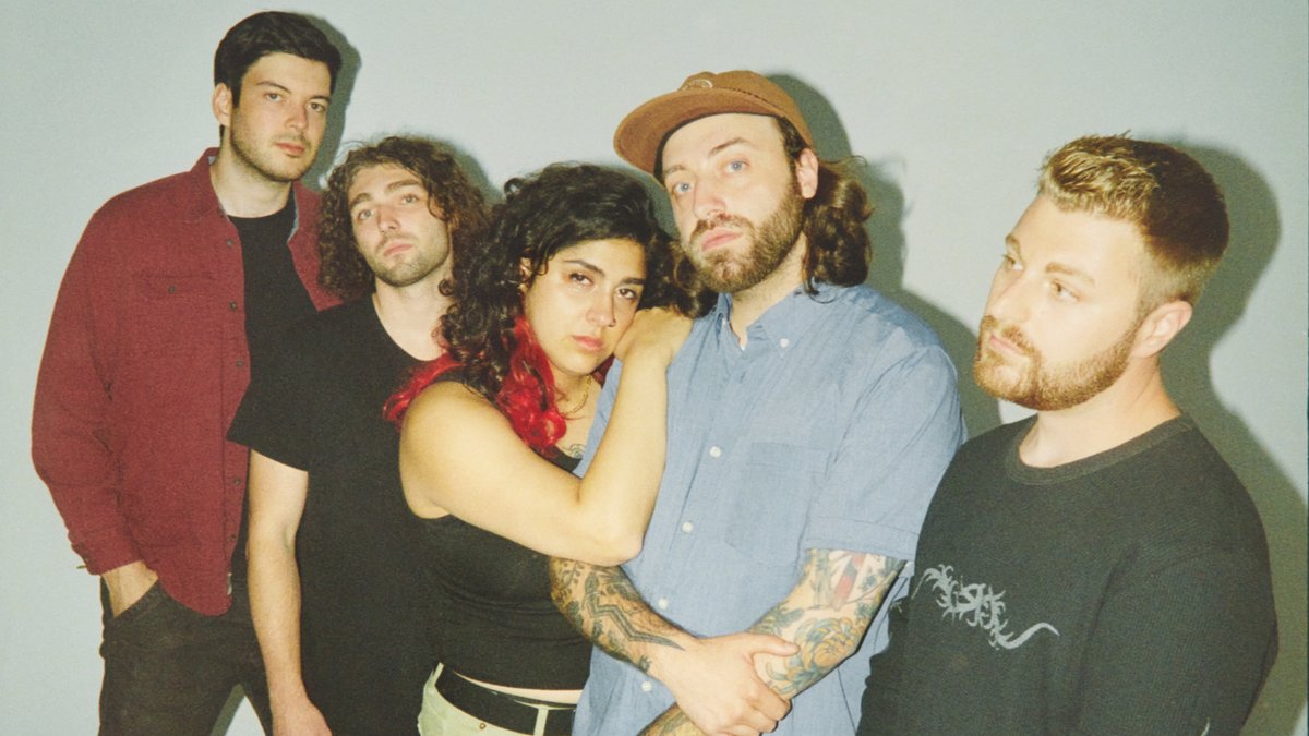 rocksound's tweet image. Sweet Pill have shared a gorgeous new track. This is 'Glow' rocksound.tv/news/sweet-pil…