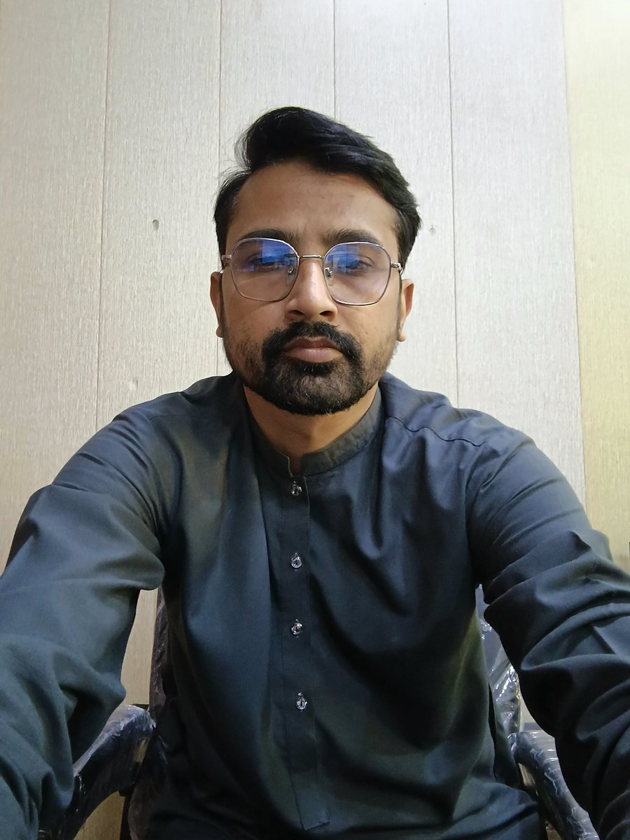 تمہارے نام سے ہی دل دھڑکنے لگا،
تمہاری یاد نے یہ دل مہکنے لگا۔
وقت بھی ٹھہر گیا تمہیں دیکھ کر،
جیسے وہ بھی محبت کرنے لگا۔