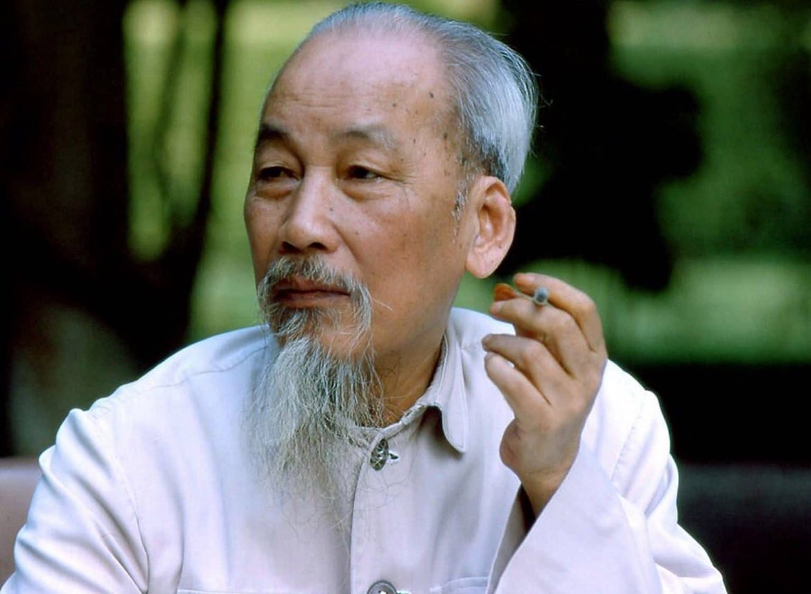 batalla__marti's tweet image. Cada vez que nos menosprecien porque somos pequeñitos y no tenemos tanto dinero, fuerza, armamento, tecnología, poder, recordémosles la historia del Tío Ho y el gran general Von Gyen Giap que sacaron a los gringos corriendo de Vietnam. Latinoamérica puede ser un Vietnam para los…