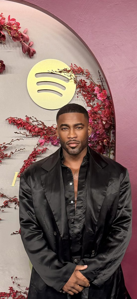 KellonDeryck's tweet image. I put on some clothes and did a carpet last night