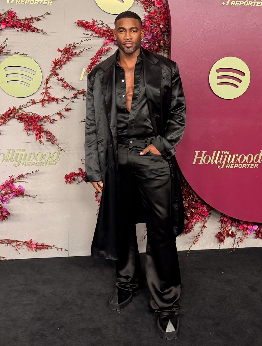 KellonDeryck's tweet image. I put on some clothes and did a carpet last night