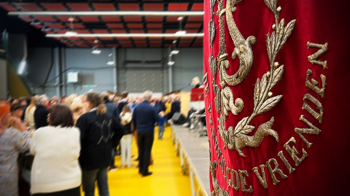fanf1864's tweet photo. Klinken op het nieuwe jaar? Daartoe nodigt de @gemeenteberlare  iedereen uit komende zondag 11 januari vanaf 11u00 in de Festivalhal met muziek van ons fanfareorkest ... een voorsmaakje voor ons nieuwjaarsconcert op 16 en 17 januari 2026 (info : https://t.co/x5K4GQzegM) https://t.co/gkJgJ6Kthf