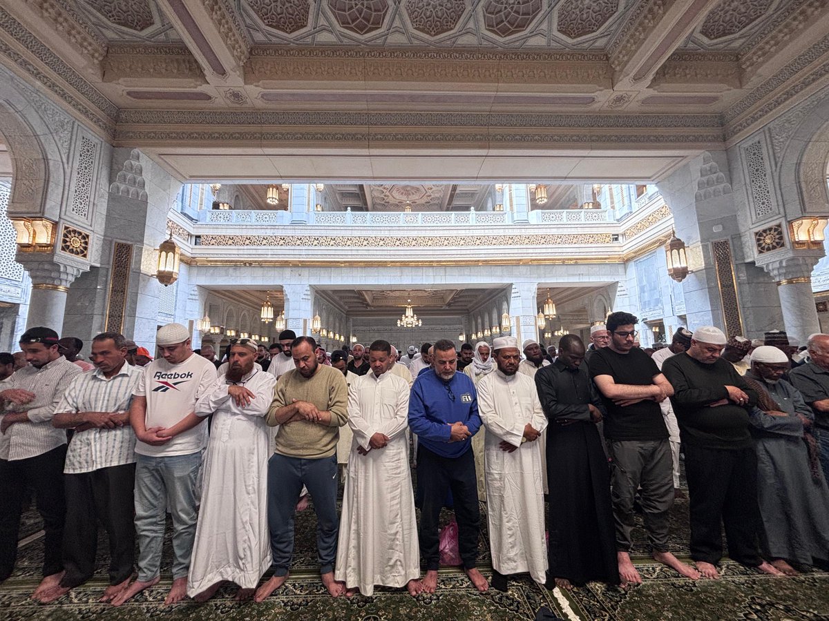 makkahregion's tweet image. #صور
 جموع المصلين في #المسجد_الحرام
يؤدون صلاة #الجمعة
وسط منظومة متكاملة من الخدمات
.
#إمارة_مكة