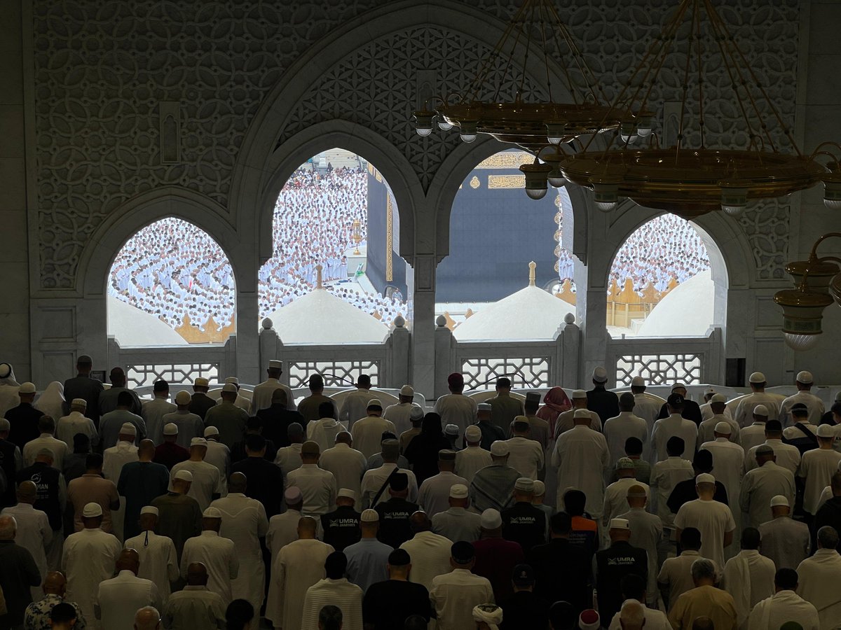 makkahregion's tweet image. #صور
 جموع المصلين في #المسجد_الحرام
يؤدون صلاة #الجمعة
وسط منظومة متكاملة من الخدمات
.
#إمارة_مكة