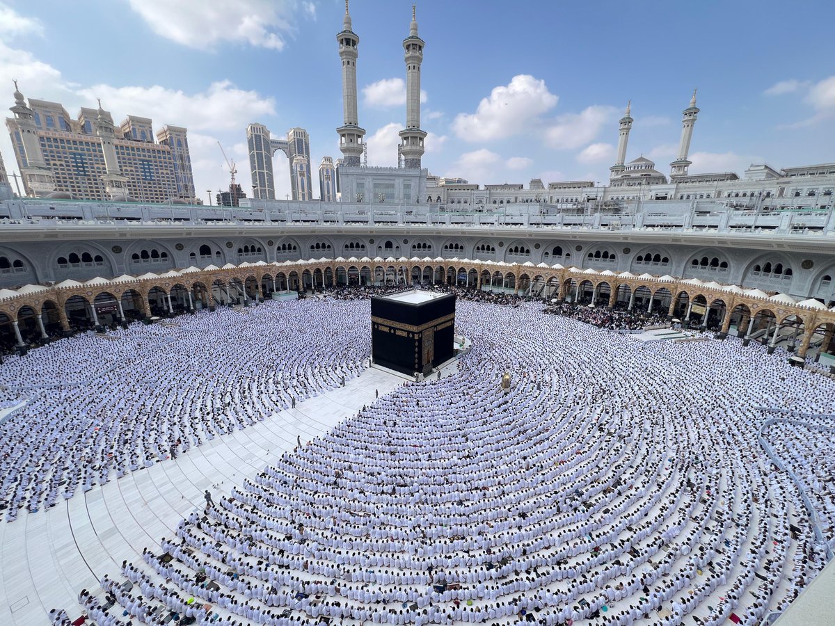 makkahregion's tweet image. #صور
 جموع المصلين في #المسجد_الحرام
يؤدون صلاة #الجمعة
وسط منظومة متكاملة من الخدمات
.
#إمارة_مكة