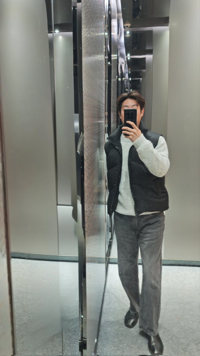 Austin_L530's tweet photo. 周五穿搭🚬 https://t.co/GG0O10yI4f