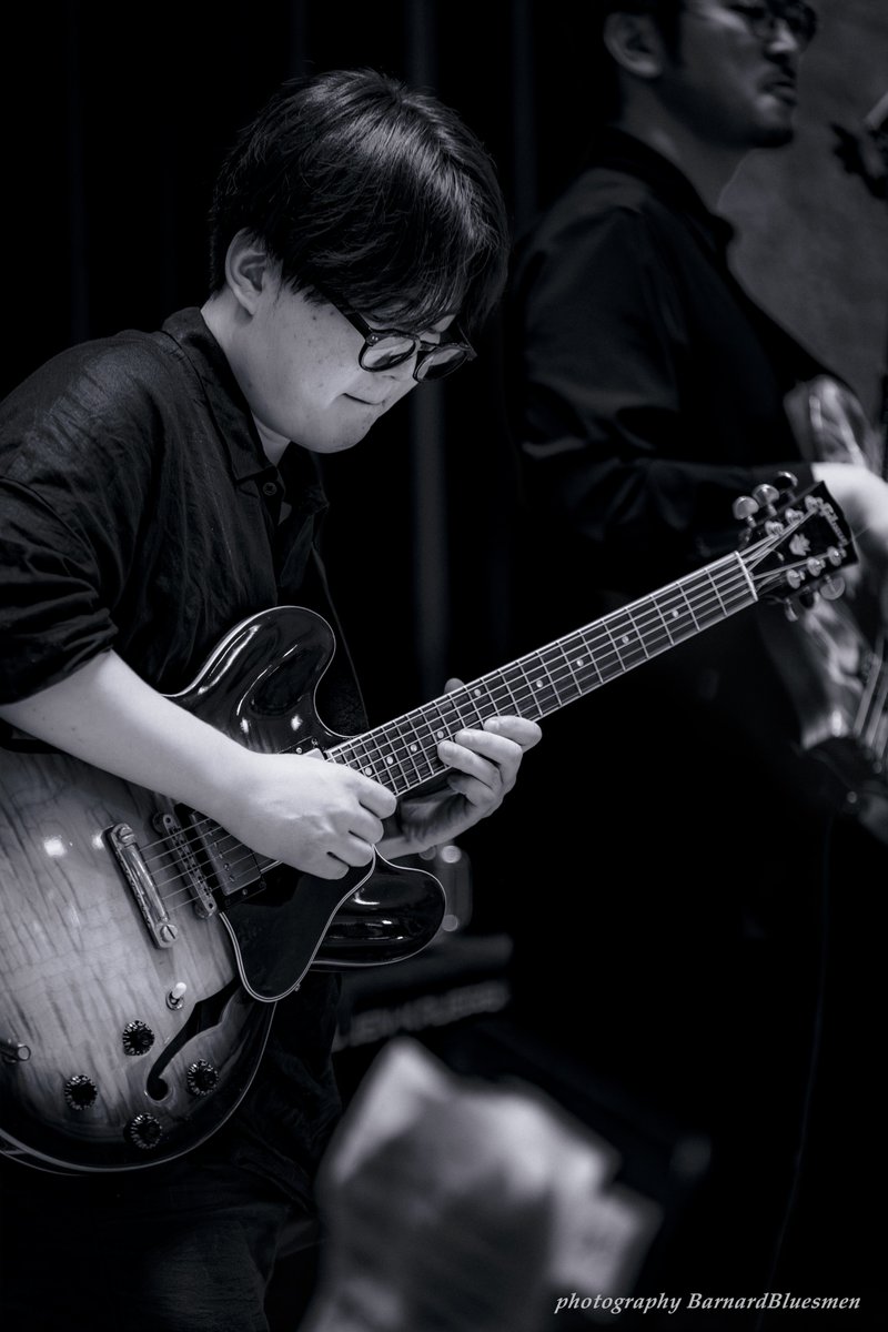 BarnardBluesmen's tweet photo. Musicianの肖像
Minseok Kim さん(G)
(Patriotictraitors)
横濱ジャズプロムナード2025
#stagephoto
#musicianの肖像
#jazz
#yokohamajazzpromenade
#ジャズプロ
#ファインダー越しの私の世界
#limix
#limixs1
#lumixspro70200mmf28ois
LUMIX DC-S1
LUMIX S PRO 70-200mm F2.8 O.I.S. https://t.co/AkefnPfj7b