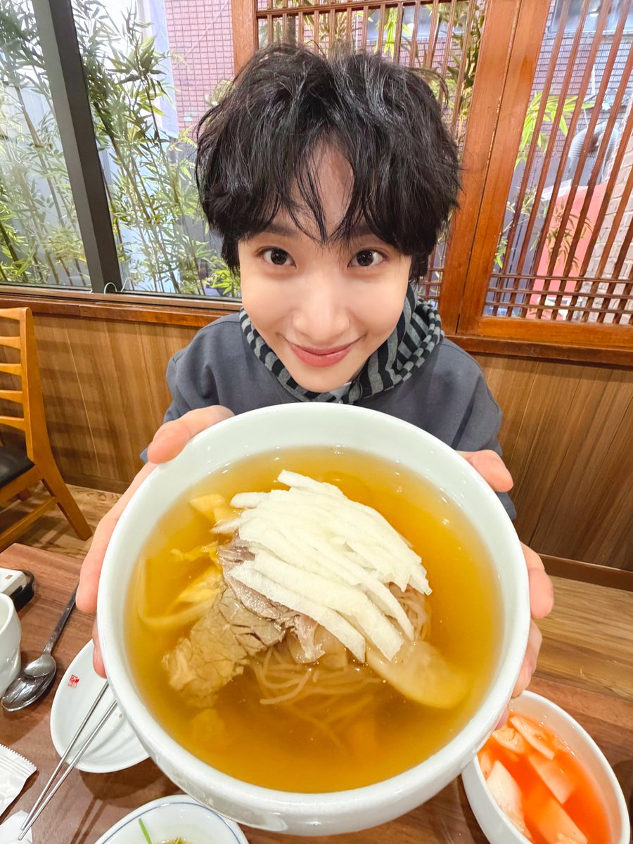 official_ONEWE's tweet image. [#동명]

나랑 평냉 먹으러 갈랩,,,? 🤭

#원위 #ONEWE #DONGMYEONG
#함께_달려가서_내일을_볼_동명아_생일축하해
#Born_To_Shine_Dongmyeong