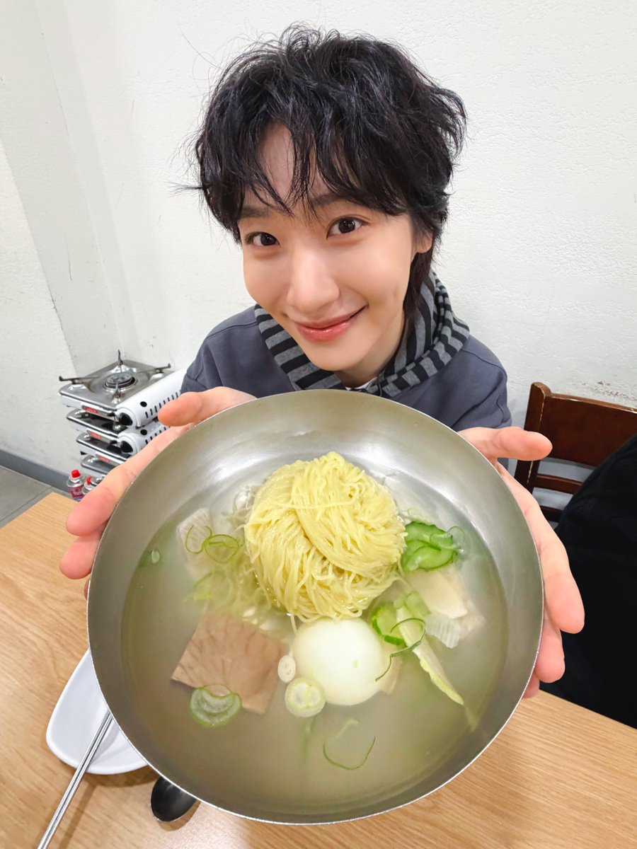 official_ONEWE's tweet image. [#동명]

나랑 평냉 먹으러 갈랩,,,? 🤭

#원위 #ONEWE #DONGMYEONG
#함께_달려가서_내일을_볼_동명아_생일축하해
#Born_To_Shine_Dongmyeong