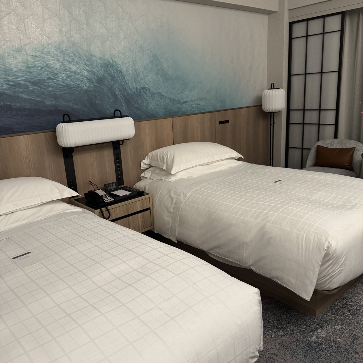 fuchikoma1977's tweet photo. 定宿にC/I。アップグレードでリノベされた部屋に。トイレバスもセパレート化されていた。
10年前はどの部屋も古さが目立ったのにね。ありがたいことです。 https://t.co/yr6mrqmQBH