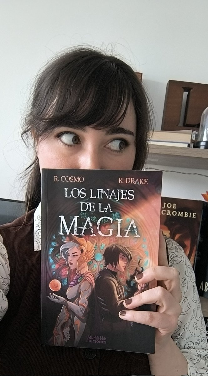 Nos siguen llegando reseñas de Los Linajes de la Magia 🤭

Aprovecho para recordar que el libro vuelve a estar disponible en librerías de todo el país gracias a su ✨segunda edición ✨