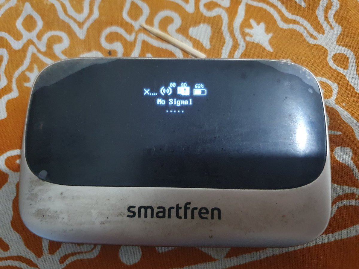 mmulya12's tweet photo. Dah 3 hari sinyal ilang, dah dicari kemana-mana ngga ketemu 😑
@smartfrencare @smartfrenworld https://t.co/pi3HifIIN0