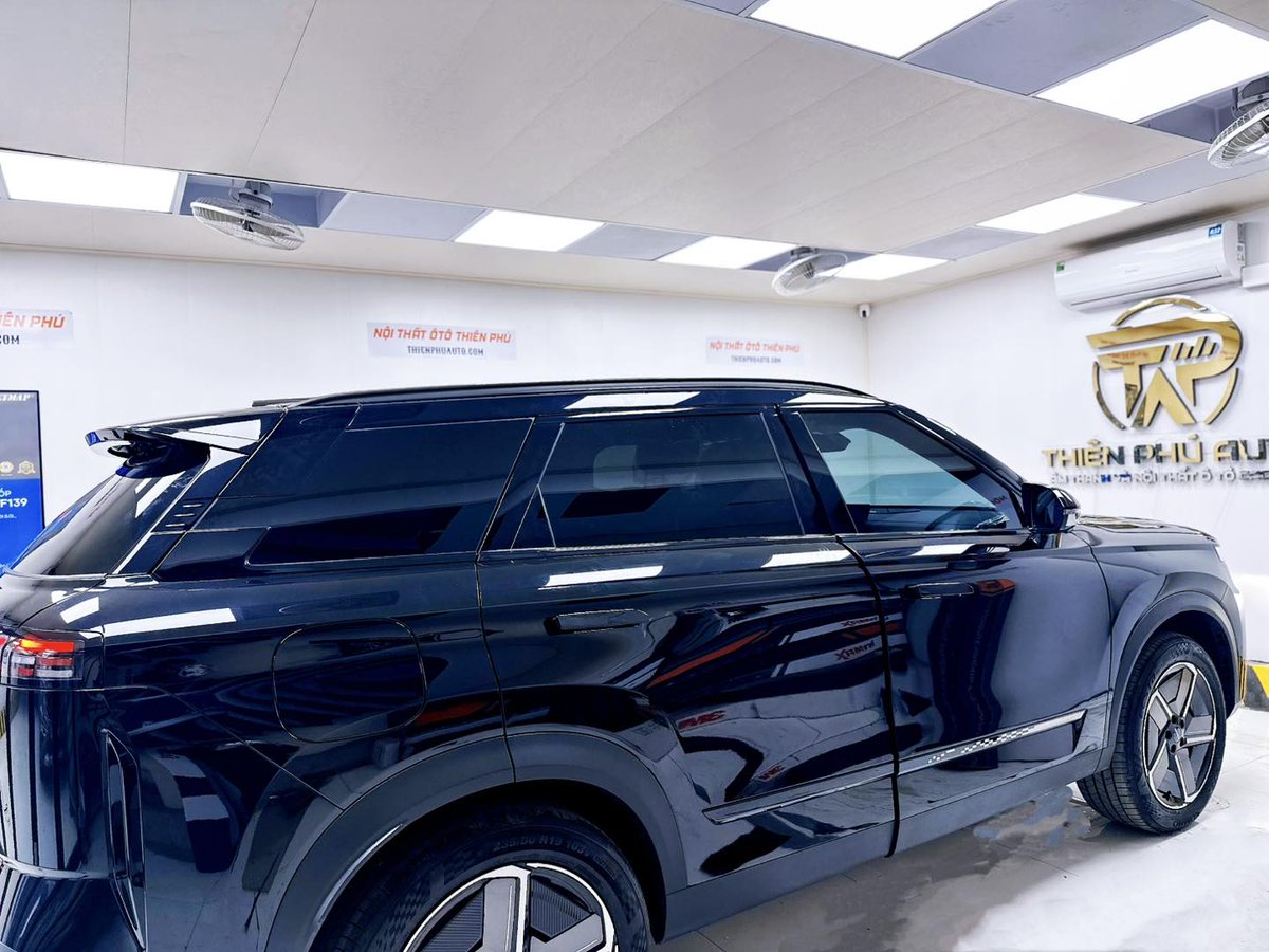 autothienphu's tweet photo. ☀️ SUV ngầu mà không mát thì… thiếu thiếu
Chiếc Jaecoo J7 khi về tay Thiên Phú Auto được nâng cấp thêm phim cách nhiệt 3M Crystalline chính hãng – khác biệt cảm nhận rõ ngay từ lần lái đầu tiên.
🔥 Vì sao Jaecoo J7 nên dán 3M?
✔️ Giảm nóng thấy rõ – đi nắng không còn “áp suất tinh thần”
✔️ Chặn tia UV & IR hiệu quả – bảo vệ da, giữ nội thất bền màu
✔️ Kính trong, không chói – lái xe an toàn hơn
✔️ Tăng riêng tư, nhìn xe sang hẳn từ bên ngoài

🛠️ Thi công tại Thiên Phú Auto
– Phim 3M chính hãng, nguồn gốc rõ ràng
– Dán chuẩn kỹ thuật: ôm kính – phẳng – không bọt – không gợn
– Tư vấn đúng mã phim theo nhu cầu & thói quen sử dụng
✨ Hình ảnh bạn đang xem là combo “đúng bài”:
Thiết kế SUV mạnh mẽ của Jaecoo J7 + giải pháp cách nhiệt cao cấp từ 3M.
👉 Xe mát hơn – bền hơn – nhìn đã hơn
👉 Jaecoo J7 dán phim 3M tại Thiên Phú Auto là một lựa chọn… quá hợp lý 😎