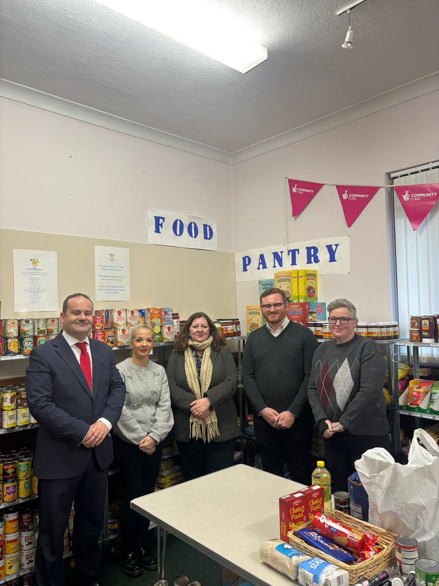 CllrFHennebry's tweet image. It was fantastic to be able to show @kirstyjmcneill &amp;amp; @Labour_Douglas around @DBCFoodPantry yesterday afternoon and explain about the amazing work that is being done in our community.