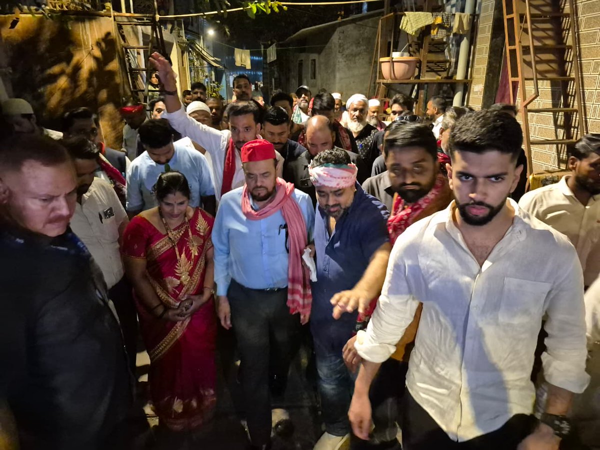 SamajwadiMah's tweet image. समाजवादी पार्टी के प्रदेश अध्यक्ष मा. श्री अबू आसिम आज़मी जी ने अपनी विधानसभा मानखुर्द शिवाजी नगर के वार्ड क्रमांक 139 में चुनाव प्रचार के दौरान स्थानीय नागरिकों से मुलाकात की।

#SamajwadiParty #MankhurdShivajinagar #Govandi #MunicipalCorporation #MunicipalElections`#AbuAsimAzmi