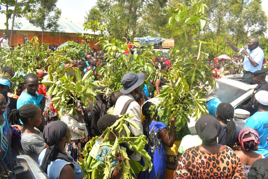 FDCOfficial1's tweet photo. FDC manifesto campaign at Bumbobi Primary School, Bungokho Sub-county, Mbale District, as citizens demanded accountability, better services, and inclusive development. #FDCManifesto https://t.co/IK9jdpKHaZ