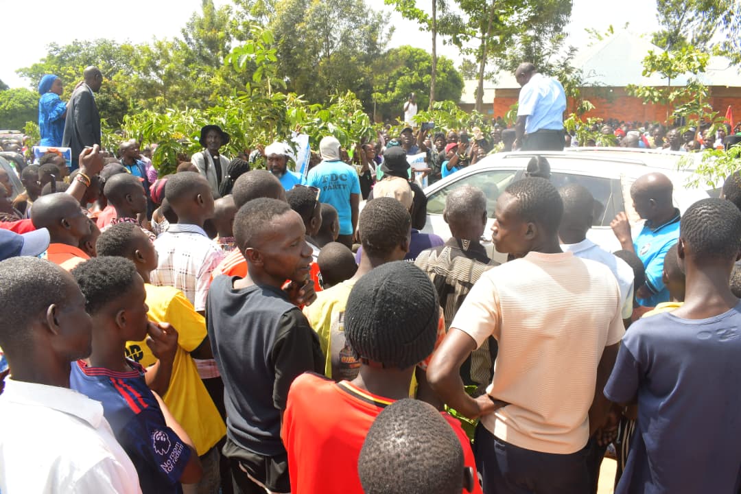 FDCOfficial1's tweet photo. FDC manifesto campaign at Bumbobi Primary School, Bungokho Sub-county, Mbale District, as citizens demanded accountability, better services, and inclusive development. #FDCManifesto https://t.co/IK9jdpKHaZ