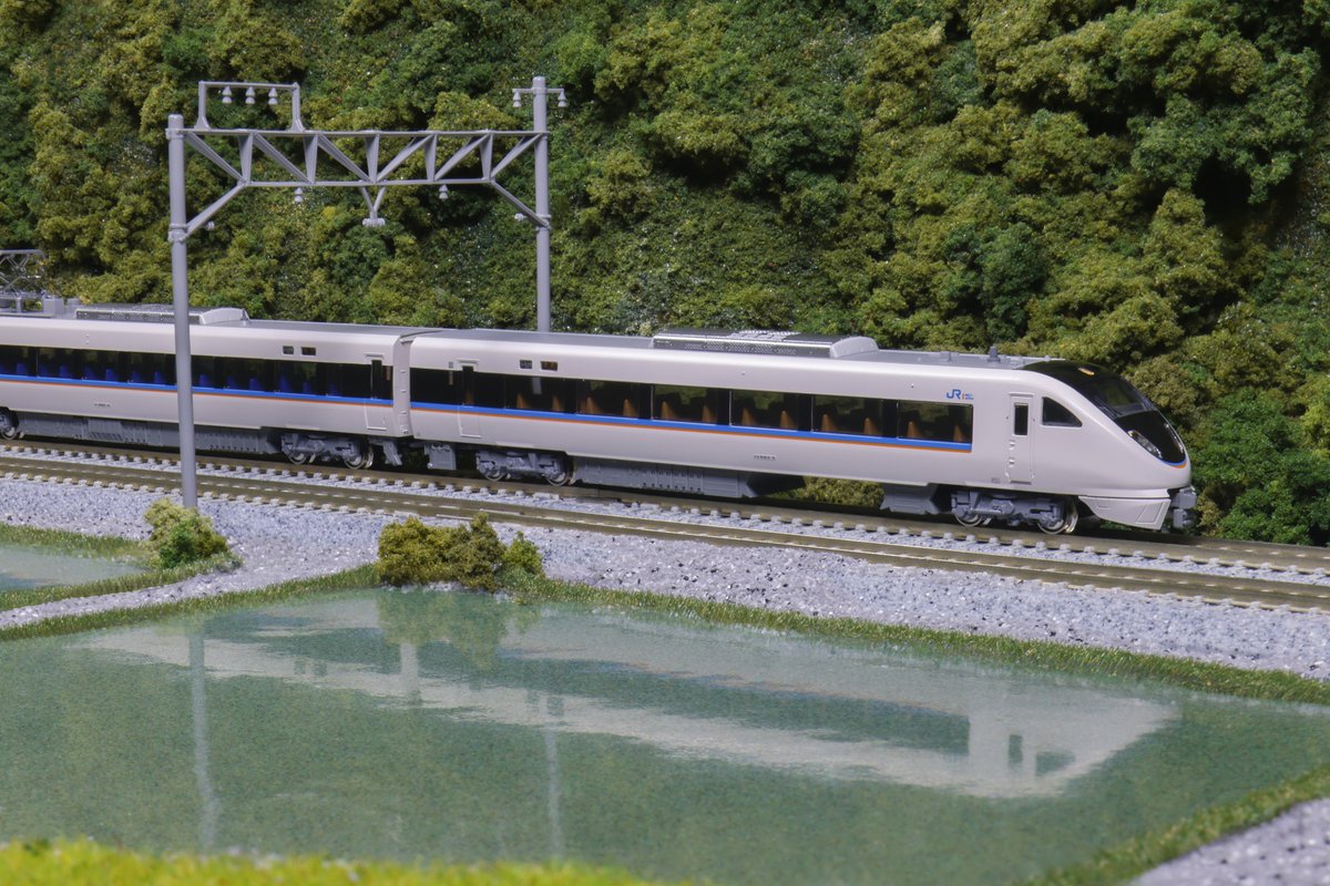 681系からのバトン】 新たにオレンジ帯を纏い、特急「しらさぎ」で活躍