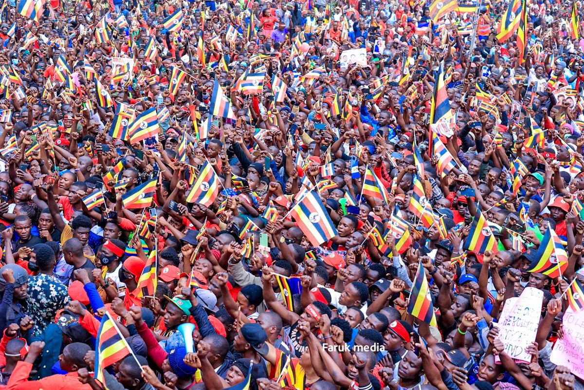 KlaUpdates's tweet image. Thousands of Nup Supporters gather at St. Joseph Primary School playground, Mukono Municipality to welcome their presidential candidate @HEBobiwine 
#KlaUpdates