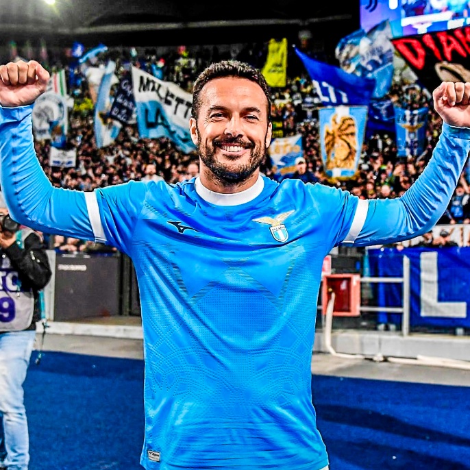 eurofootcom's tweet image. 🇪🇸🥇 Pedro is now the OLDEST ever player to score for Lazio in Serie A! 38-years-old and he's going strong. Respect. 👏