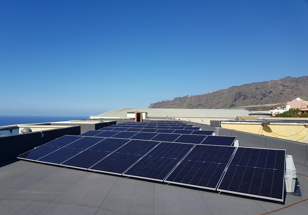 tvlapalma's tweet photo. 👉Energía Bonita abre inscripciones para su nueva planta solar colectiva de Tazacorte
https://t.co/HmYmXWdpNW #TVLaPalma #Tazacorte #PlantaSolar 

📰Noticia Completa: https://t.co/5YAzp2mk3l https://t.co/7GxtzpjkJq