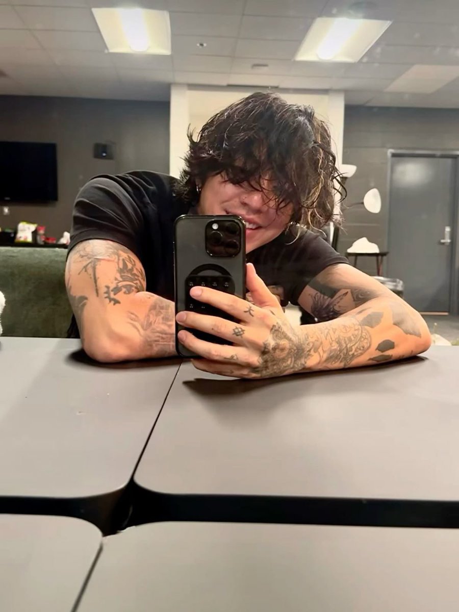 _adopsi's tweet image. main acc                          vs                   side acc