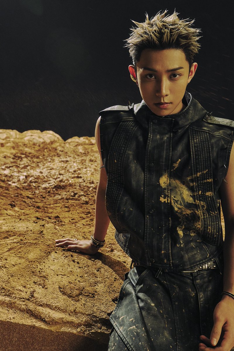 LNGSHOT4sho's tweet image. Moonwalkin’ 🌘
MV out 26.01.13 6PM KST
EP [SHOT CALLERS] 💿

#LNGSHOT #Moonwalkin
#SHOTCALLERS #MOREVISION