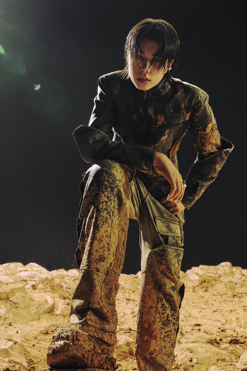 LNGSHOT4sho's tweet image. Moonwalkin’ 🌘
MV out 26.01.13 6PM KST
EP [SHOT CALLERS] 💿

#LNGSHOT #Moonwalkin
#SHOTCALLERS #MOREVISION