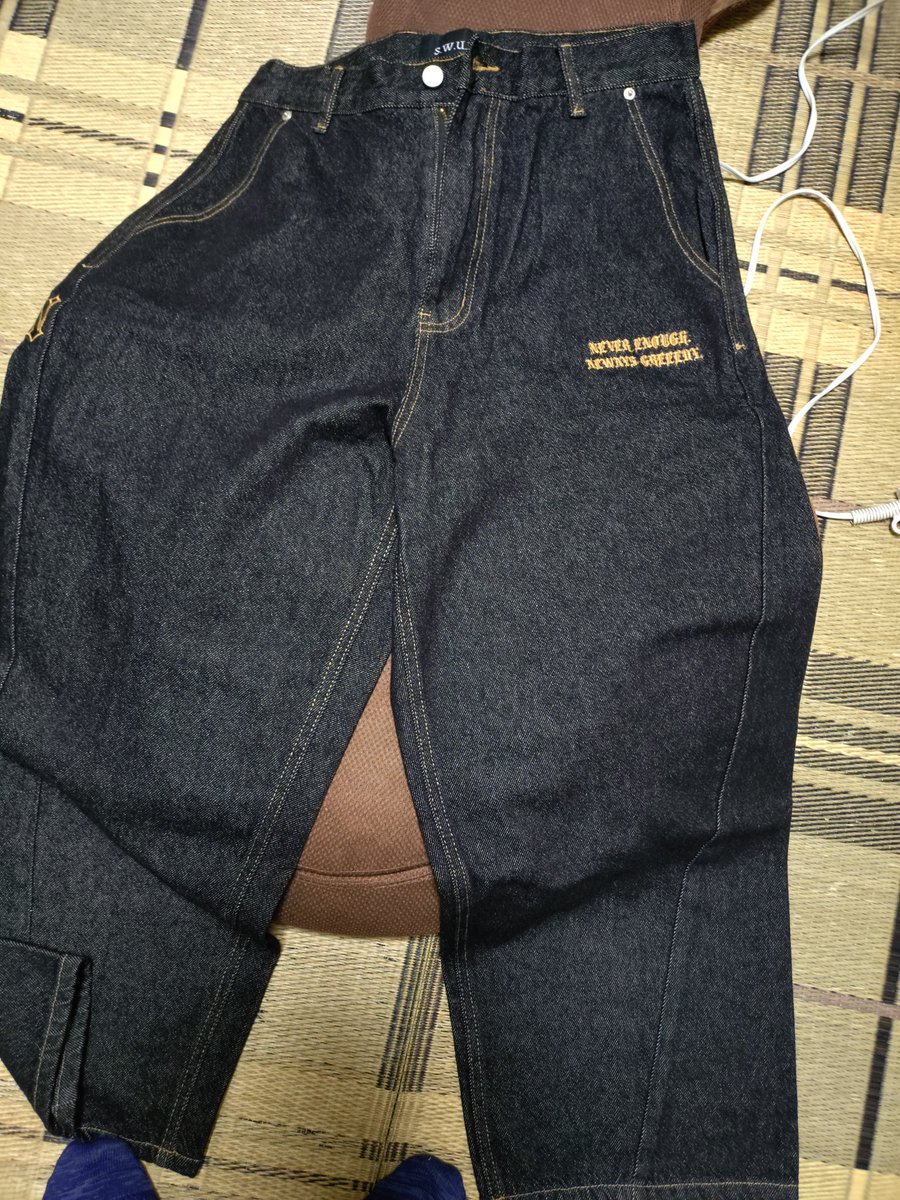 0U505SxI4mCoxU8's tweet image. S.W.U.Nよりバギーデニムを受け取りました。良いぜ！速攻室内で穿きまくりです
@SWUN2022