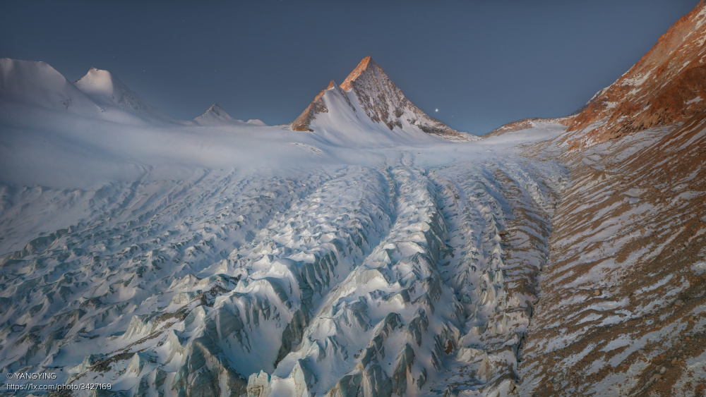 1x_com's tweet image. Amazing drone photograph titled 'King Peak, Above the Glacier' by YANGYING. 1x.com/photo/3427169/… #aerial #dronephotography #drone #landscape #peak #mountains #glacier