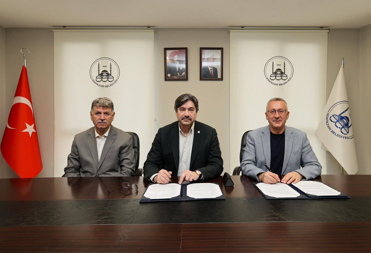 Genel Başkanımız 
Levent Uslu

Sakarya Şube Başkanımız
Ahmet Öksüzali ve Yönetim Kurulu  

Adapazarı Belediye Başkanı
Mutlu Işıksu ile 

Adapazarı Belediyesi çalışanı Memurlarımızı kapsayan Sosyal Denge Sözleşmesini imzaladı. 

Çalışanlarımız ve aileleri için hayırlı, bereketli