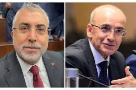 MemurEmeklisi 3 yıldır eksik maaş alıyor. Yasal hakları verilmedi.Kaldırın Vekillikleri Vekil Emekliliğini .Çalışma Bakanlığını hepsini kaldırın Boşuna maaş alıyorlarMemur Emeklisi yasal haklarını alamadı ülkede iş yapan yok.
#BirinciDereceye3600 #EmekliMemuradaSeyyanen