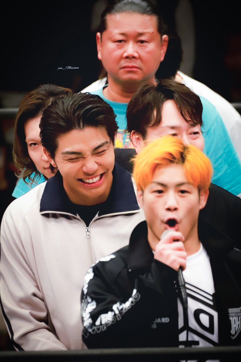 宮脇が「ピッカピカ〜」とマイクしている後ろで「ピッカピカ」な笑顔を見せる海青😊✨

武知海青 選手 #THERAMPAGE #ddtpro