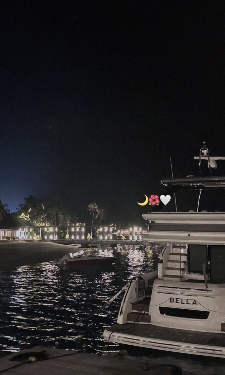 peariesps's tweet image. น้องแพรมาวีเวิร์สแล้วว ไม่ได้เข้าป่า ไม่ได้ไปปฏิบัติธรรมที่ไหน แต่ชีกำลังนั่งชิวๆริมน้ำ ที่ท่าเรือยอร์ชที่ไหนสักที่ ตามวิถีมาดาม เอนจอยน้าลูกกก😭🤲🏻❤️