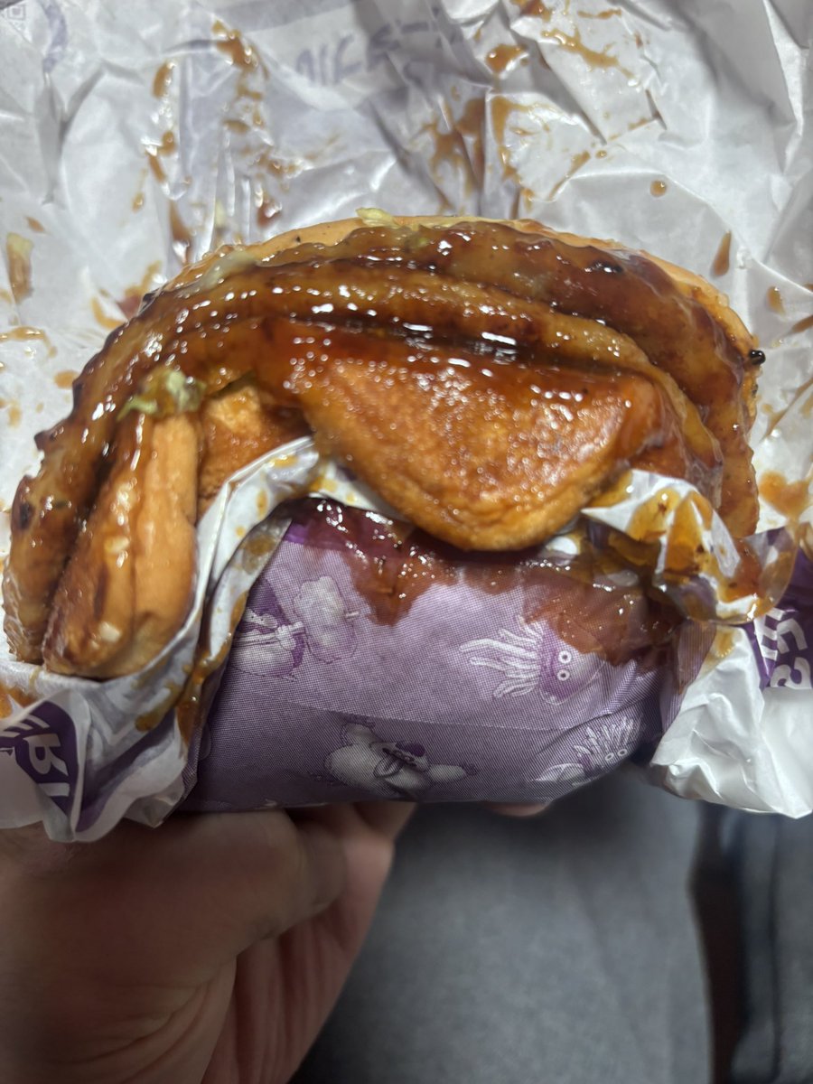 おいマックの店員俺の何が悪かった。。お支払いをD払いにしたからか？教えてくれやなんなんこの潰れ方。ドラクエコラボしてるからって全力のスライムのつもりなのか？