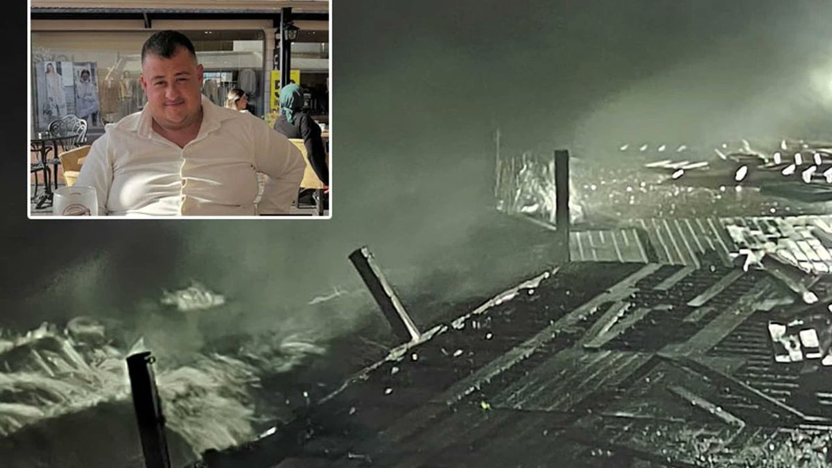 İsmail Dağ..
30 yaşında..
Aydın Kuşadası’nda şiddetli fırtınaya rağmen Dorak Holding’e bağlı beş yıldızlı Le Bleu Hotel &amp; Resort iskelesinde gece çalıştırılırken denize düşerek hayatını kaybetti, iki işçi kurtarıldı..
İşçilerin, çalışma öncesinde fırtına olduğunu ve çalışmak