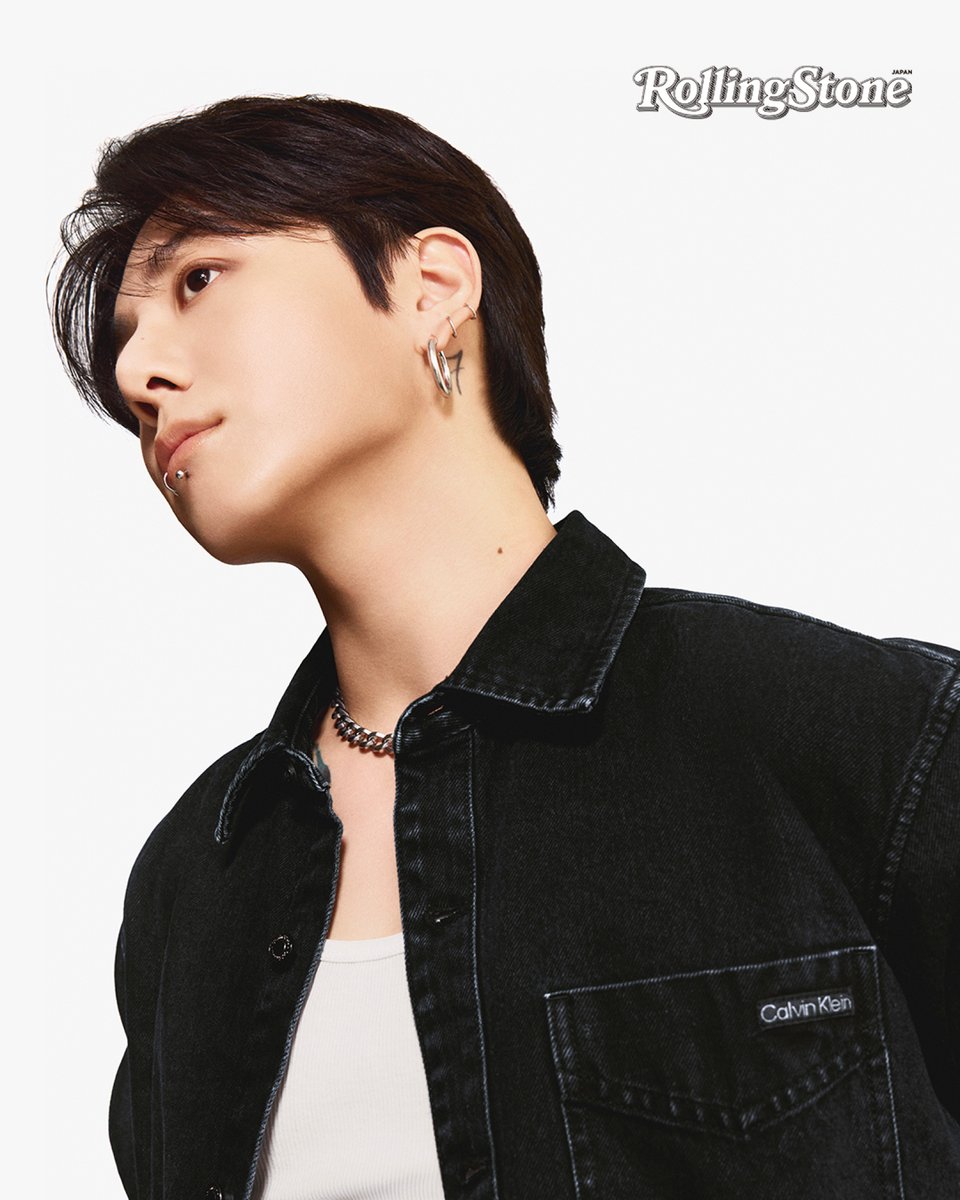 CalvinKlein__JP's tweet image. Jung Kook／ジョングクが纏う、ダブルデニム。
3カ国のローリングストーン誌の表紙に登場。

@rollingstonejp
@rollingstonekor
@RollingStoneUK

90s デニムオーバーシャツ、ブーツカットジーンズ、コットンタンクトップに身を包んで。

Photographed by Tayo Kuku Jr.

bit.ly/4qO8z0P