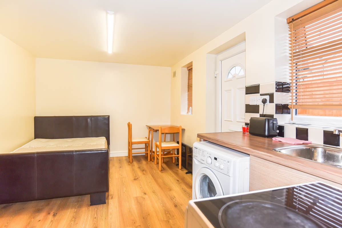 PP_Estates's tweet photo. New to market - 0 Bed Studio, Goldsmith Road, London N11 3JG, £230.76pw. View details: https://t.co/OMIRbJtAGp https://t.co/EXic9PUxPX