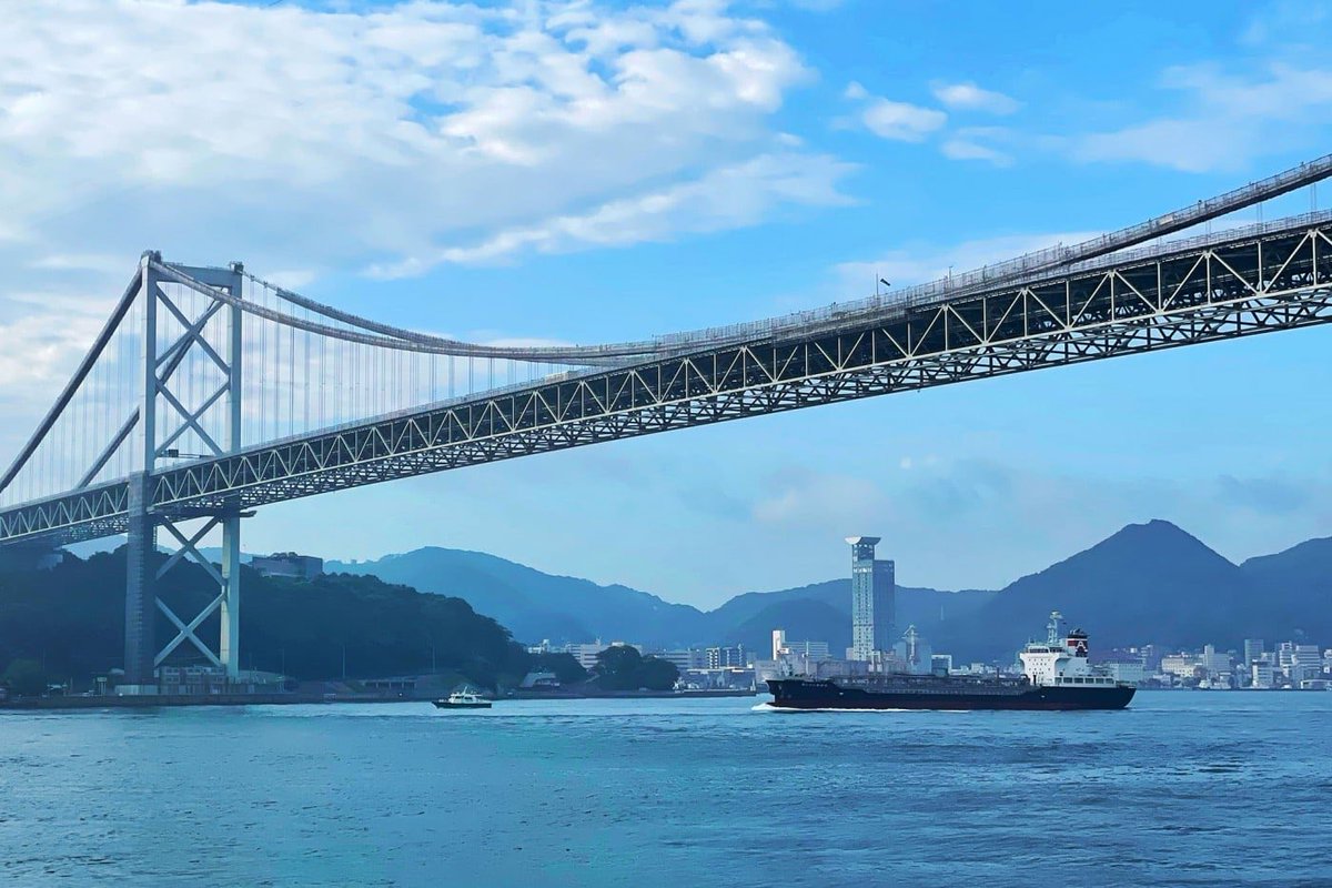 大和海運株式会社
1955年に設立し、60年以上、内航タンカー事業に従事してきました。現在では３隻のタンカーを所有し、約50名の乗組員と共に石油輸送に尽力しております。bridge-mile.com/20240103